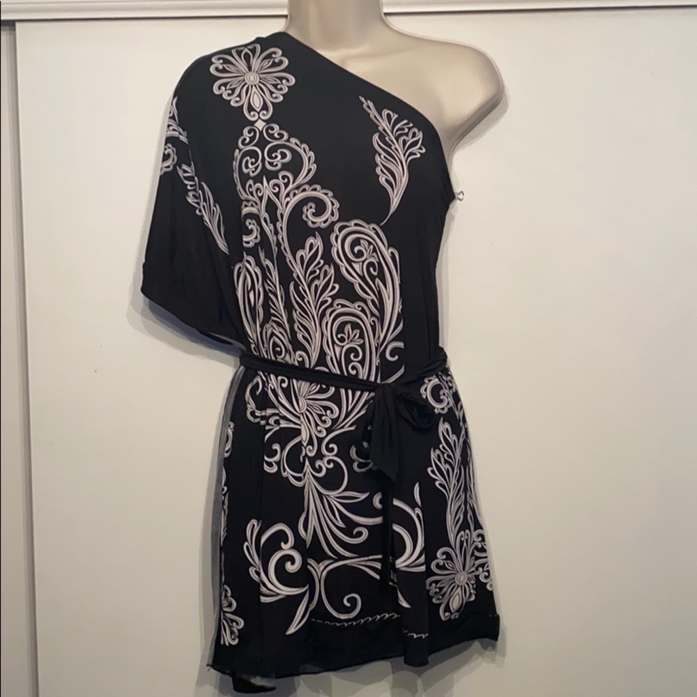 One shoulder Top